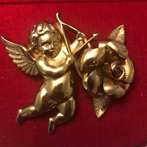 Vintage signed Coro Cupid with rose gold brooch😍